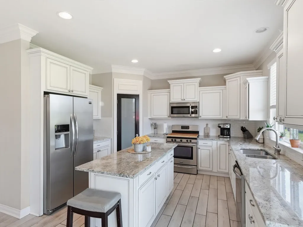21917 Bellewood Drive Macomb Township MI 48044