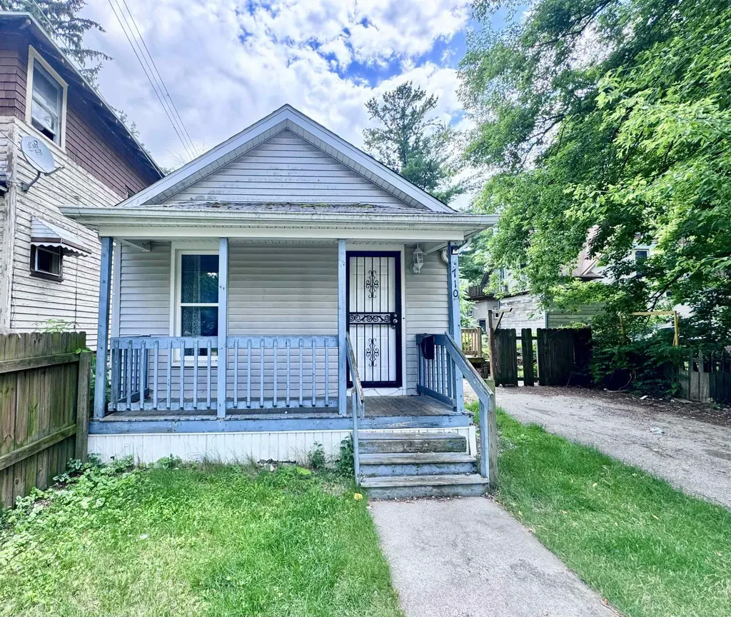 710 Phelon Street Saginaw City MI 48601
