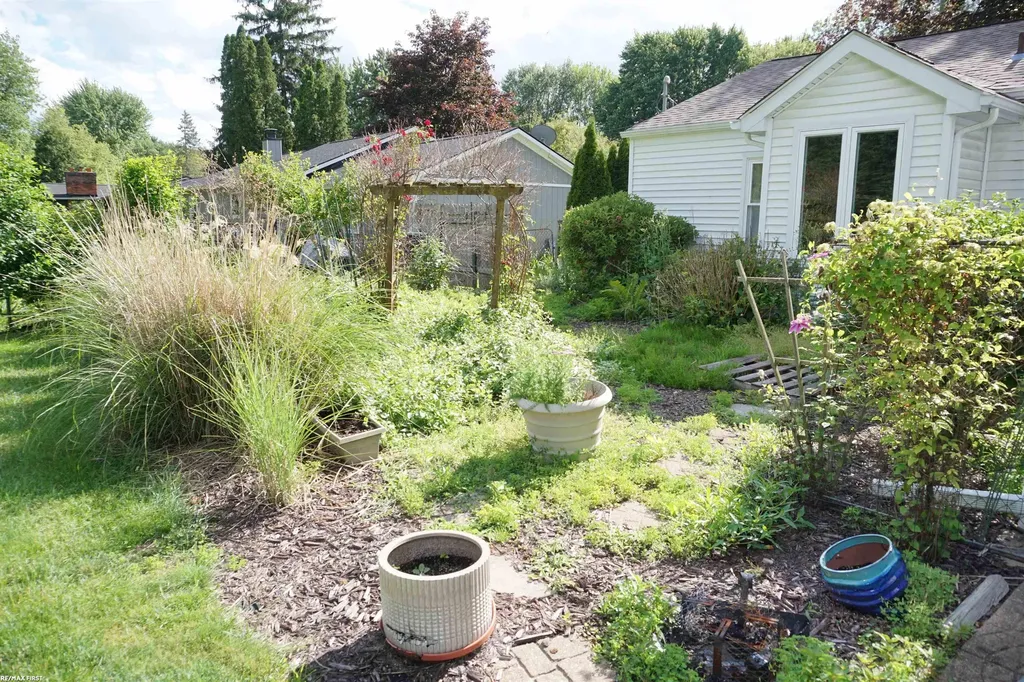 38402 Hazel Street Harrison Charter Township MI 48045