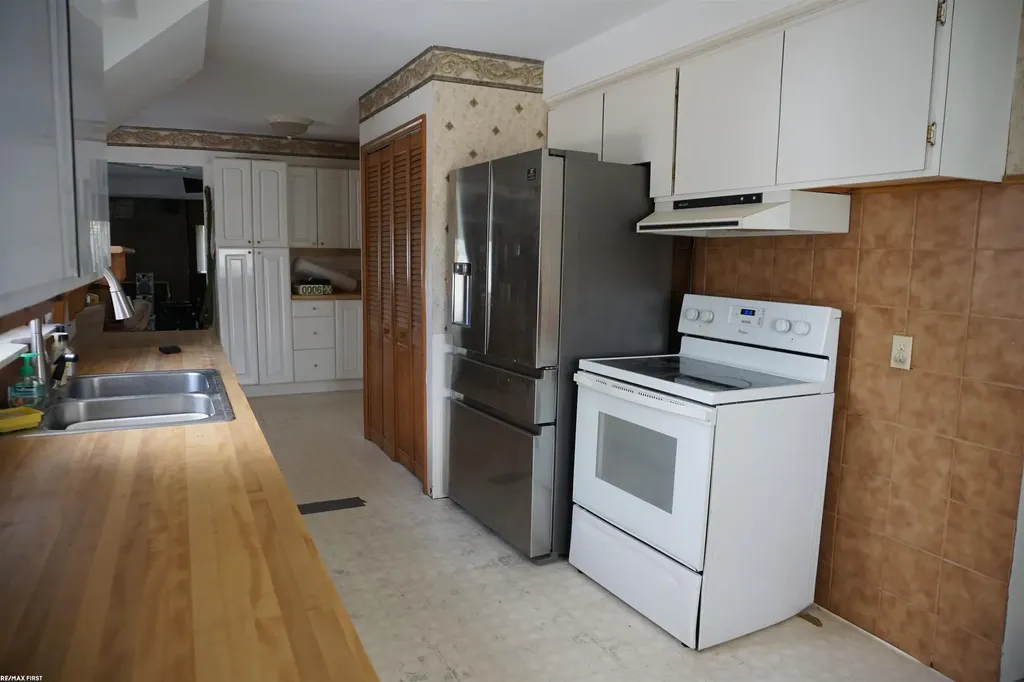38402 Hazel Street Harrison Charter Township MI 48045