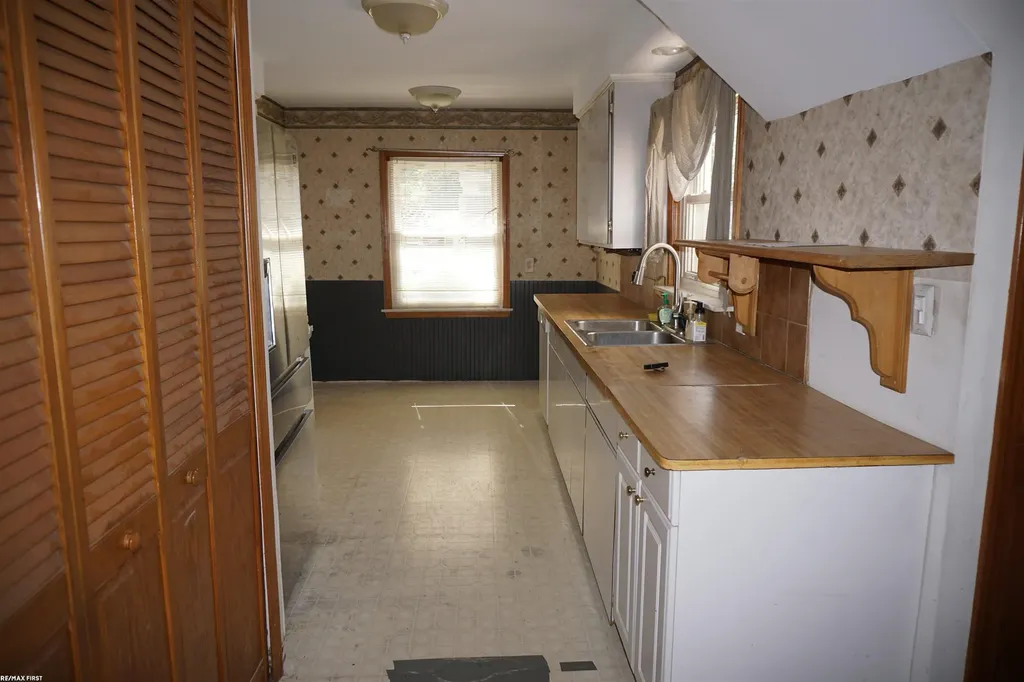 38402 Hazel Street Harrison Charter Township MI 48045