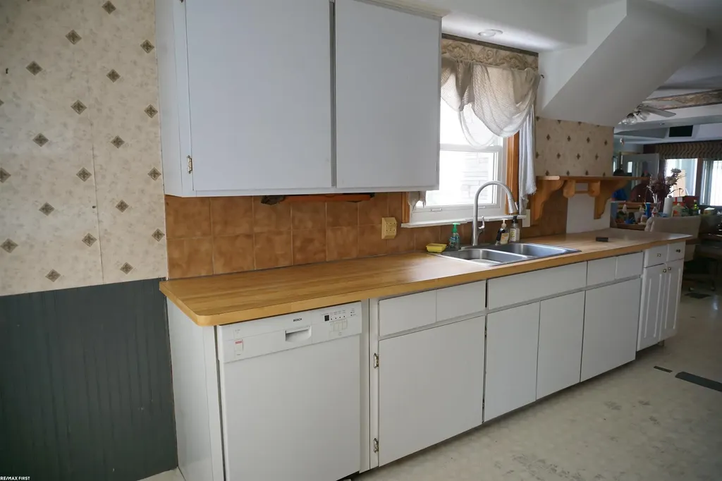 38402 Hazel Street Harrison Charter Township MI 48045