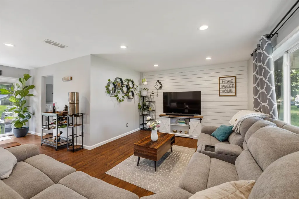 38350 Long Street Harrison Charter Township MI 48045