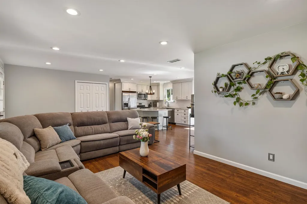 38350 Long Street Harrison Charter Township MI 48045
