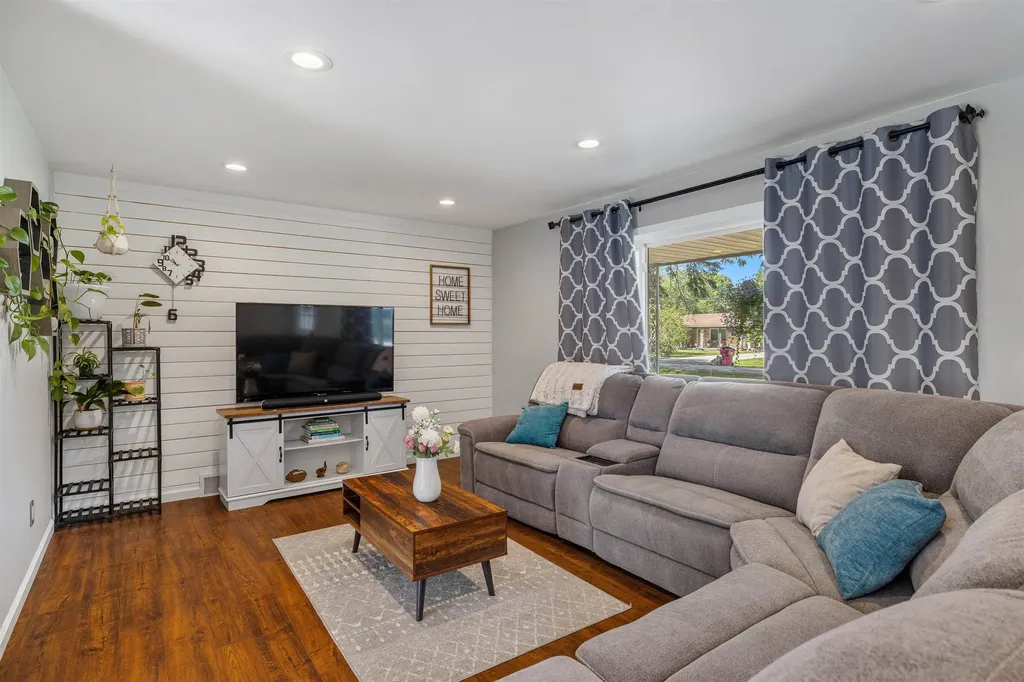 38350 Long Street Harrison Charter Township MI 48045