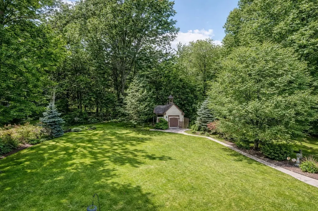 4055 Stoney Creek Drive Fort Gratiot Charter Township MI 48059