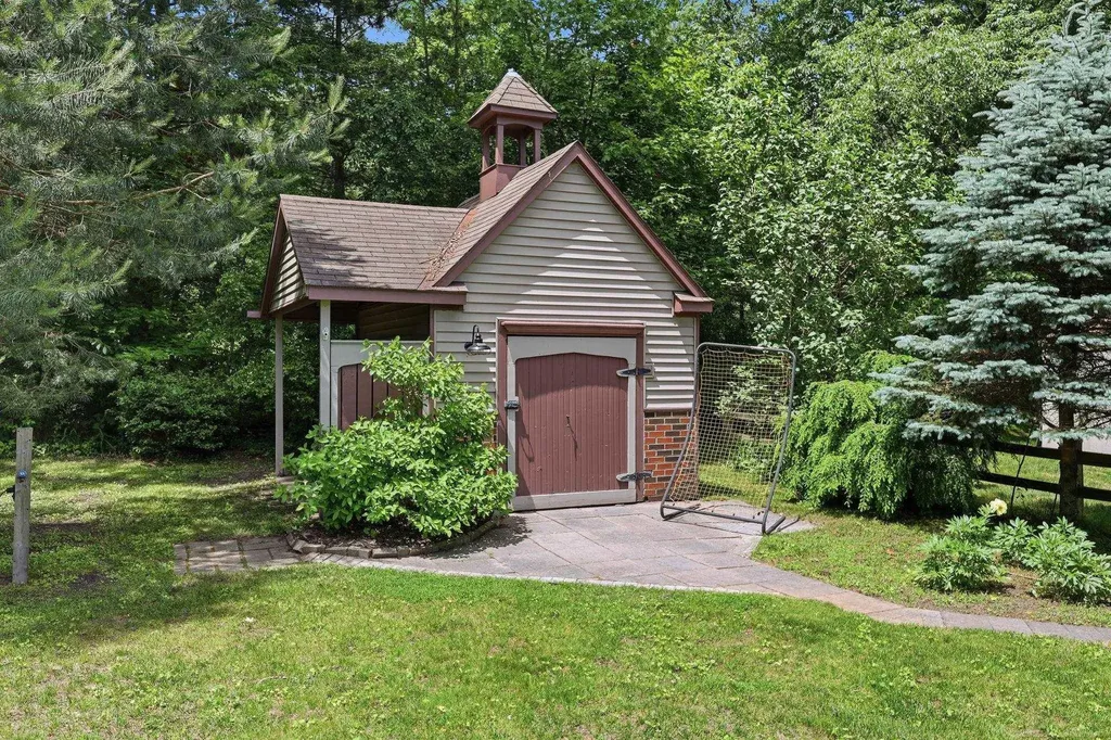 4055 Stoney Creek Drive Fort Gratiot Charter Township MI 48059