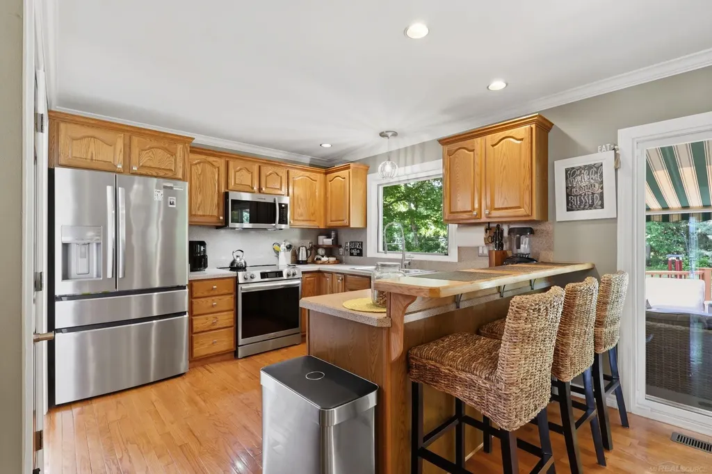4055 Stoney Creek Drive Fort Gratiot Charter Township MI 48059