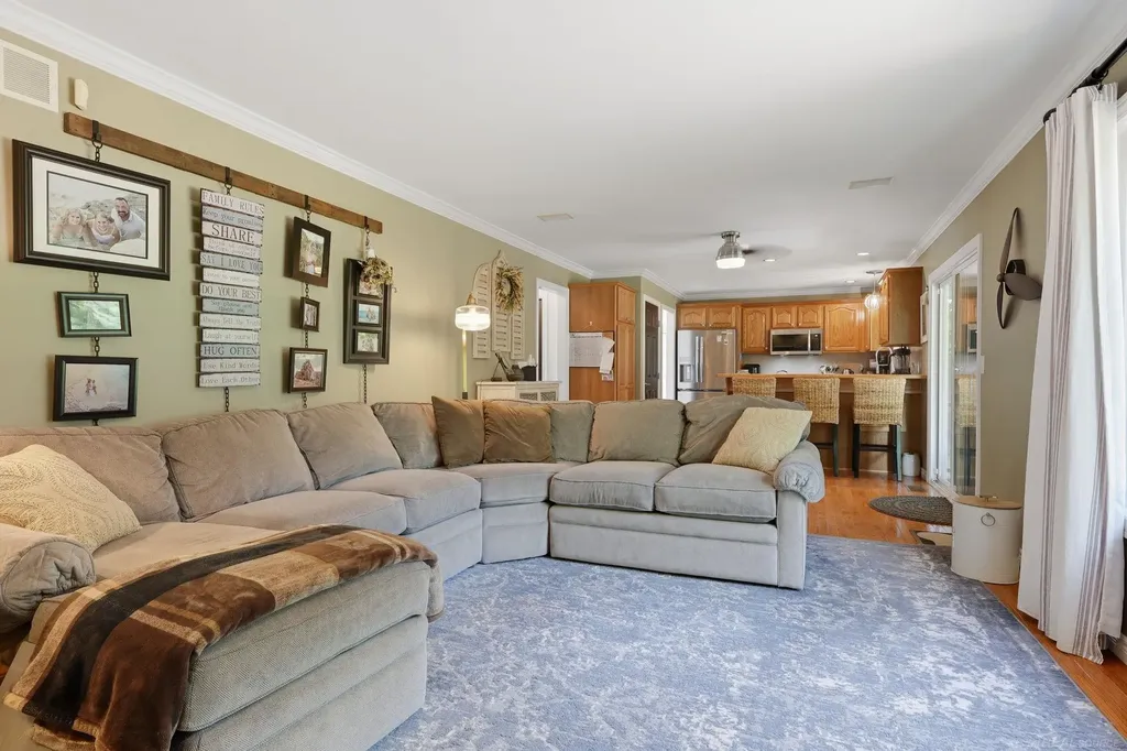 4055 Stoney Creek Drive Fort Gratiot Charter Township MI 48059