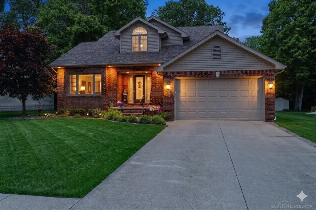 4055 Stoney Creek Drive Fort Gratiot Charter Township MI 48059