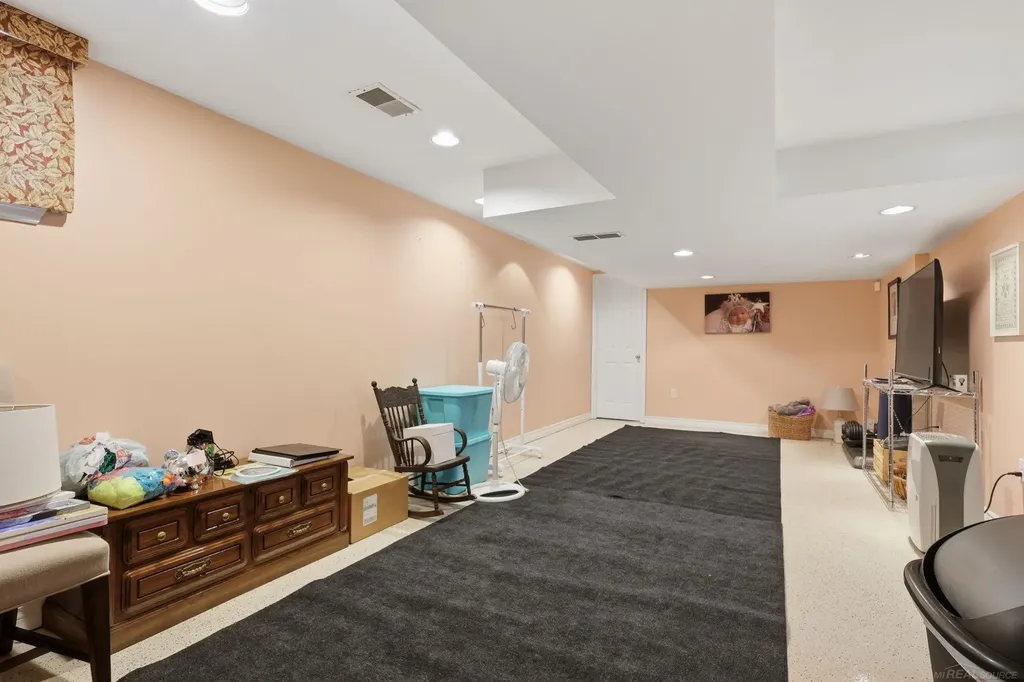 4055 Stoney Creek Drive Fort Gratiot Charter Township MI 48059