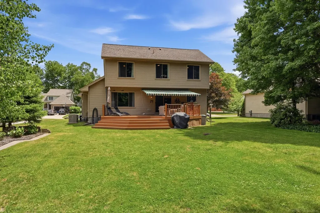 4055 Stoney Creek Drive Fort Gratiot Charter Township MI 48059