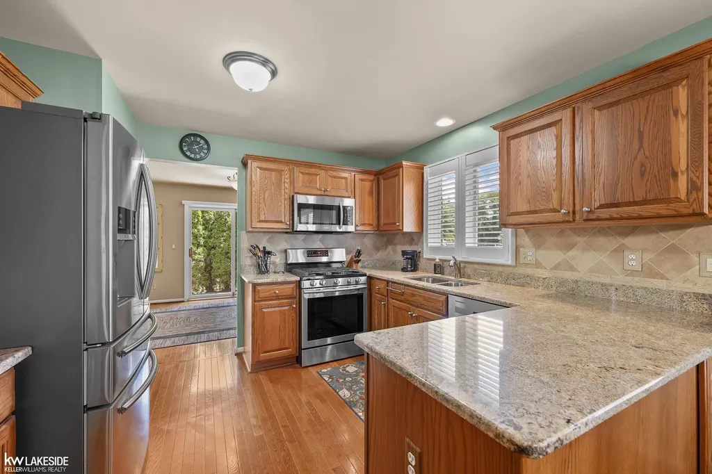 40134 Riverbend Drive Sterling Heights City MI 48310
