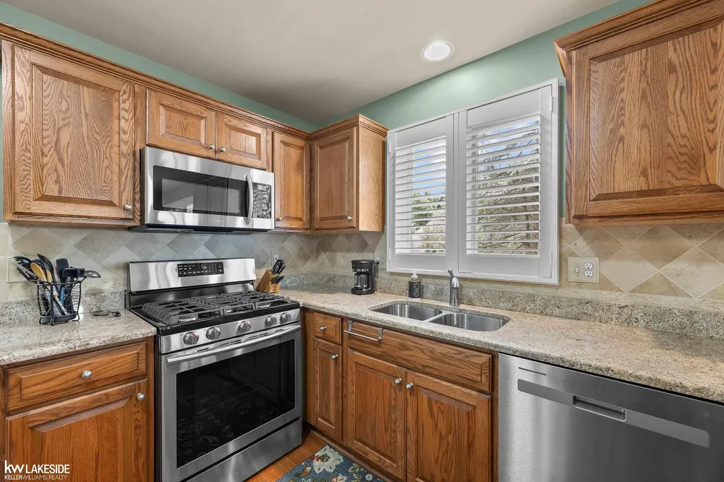 40134 Riverbend Drive Sterling Heights City MI 48310
