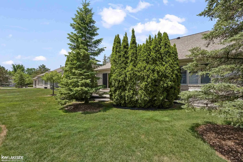 40134 Riverbend Drive Sterling Heights City MI 48310