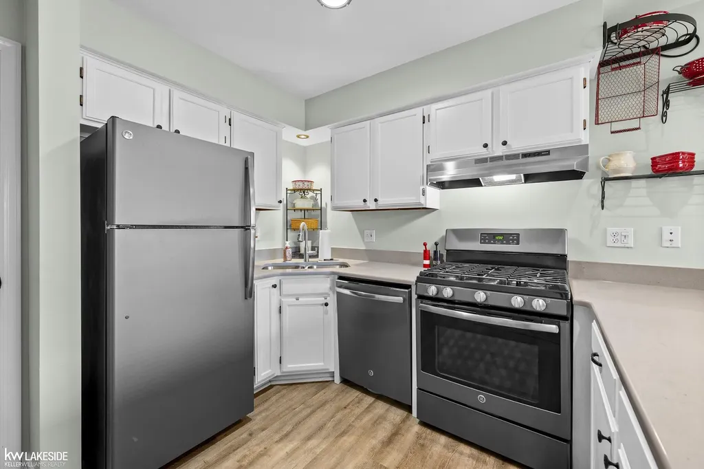 38924 E Windmill Pointe Drive Clinton Charter Township MI 48038