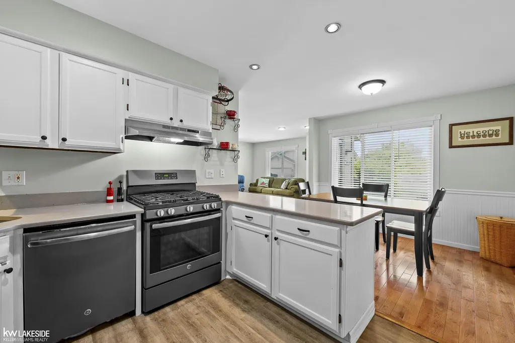 38924 E Windmill Pointe Drive Clinton Charter Township MI 48038