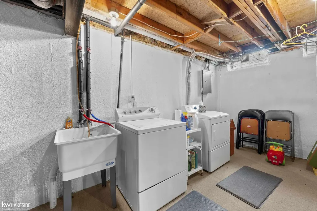 38924 E Windmill Pointe Drive Clinton Charter Township MI 48038