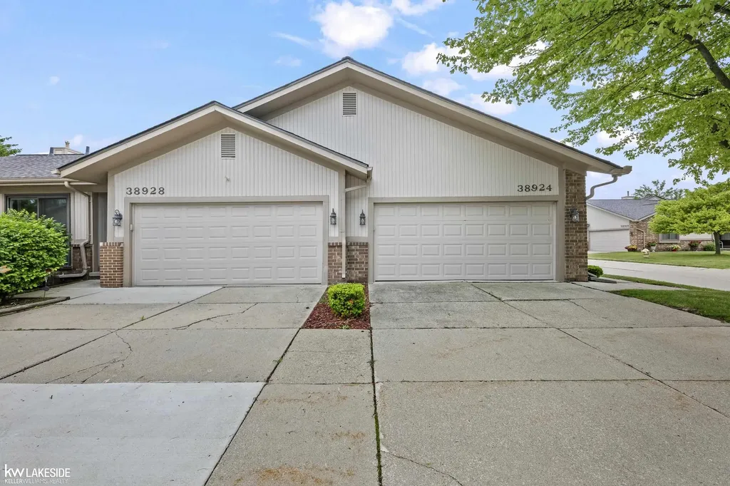38924 E Windmill Pointe Drive Clinton Charter Township MI 48038