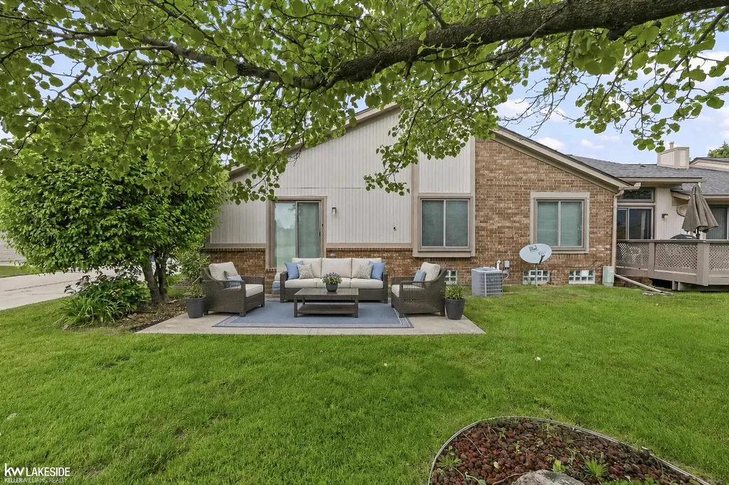 38924 E Windmill Pointe Drive Clinton Charter Township MI 48038