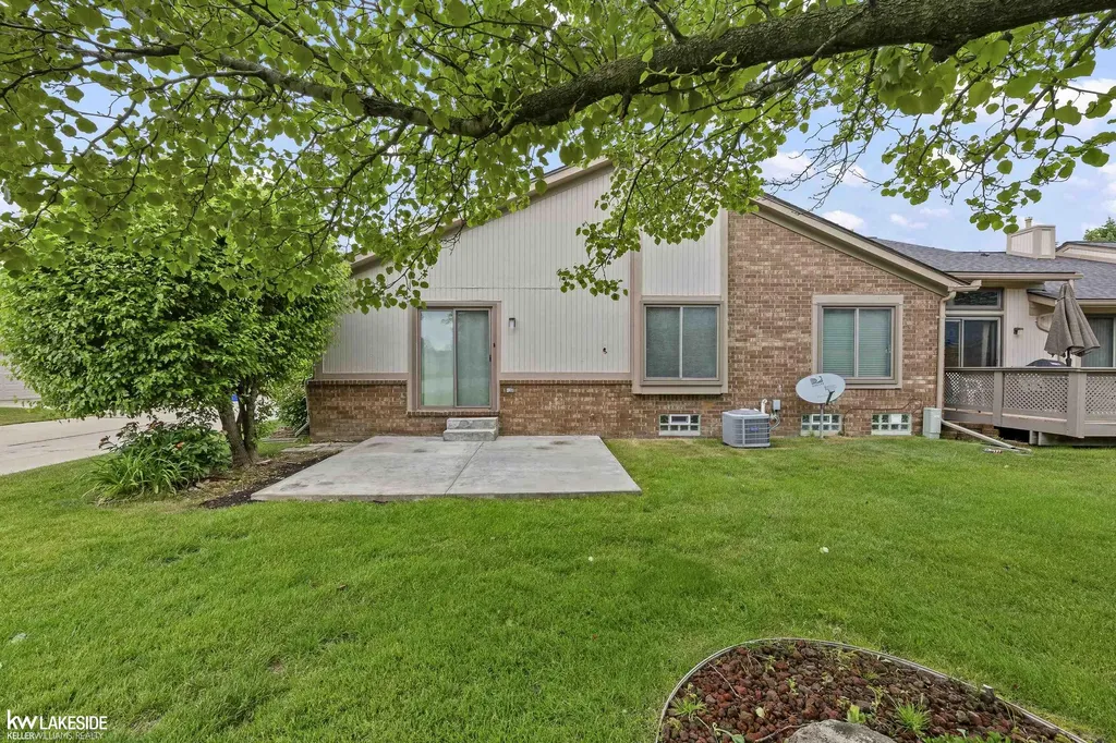 38924 E Windmill Pointe Drive Clinton Charter Township MI 48038