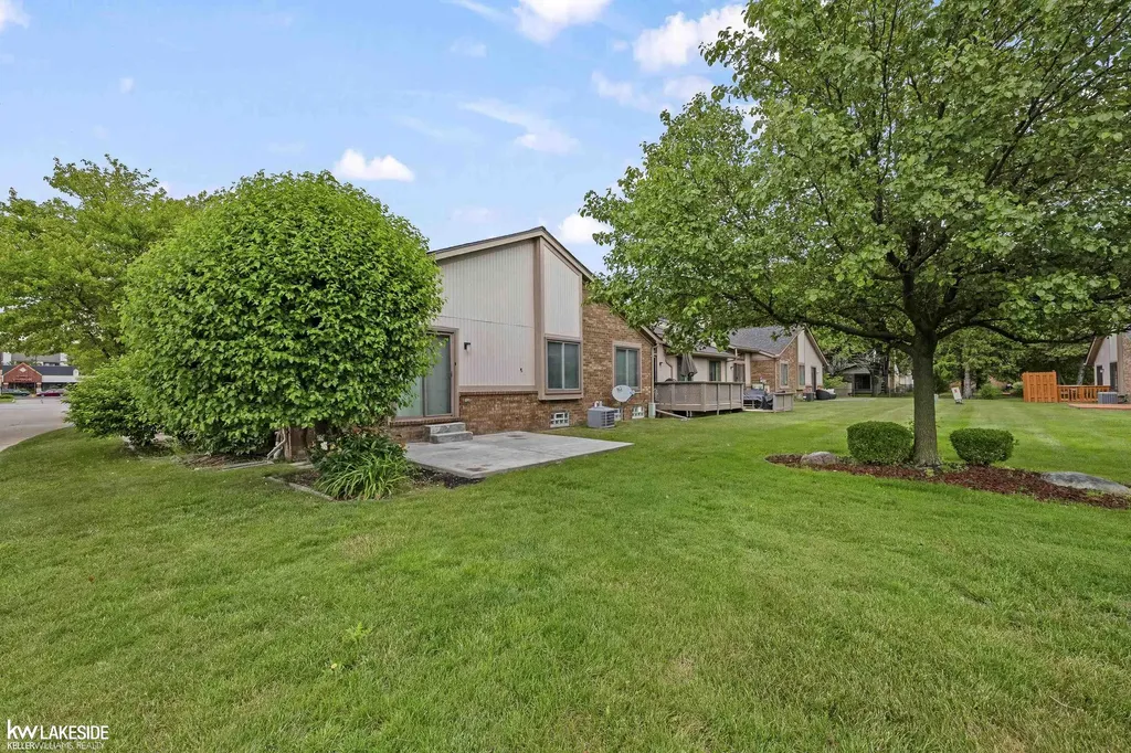 38924 E Windmill Pointe Drive Clinton Charter Township MI 48038
