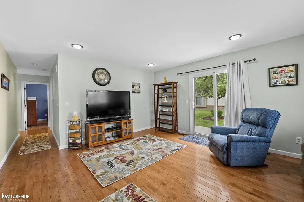 38924 E Windmill Pointe Drive Clinton Charter Township MI 48038