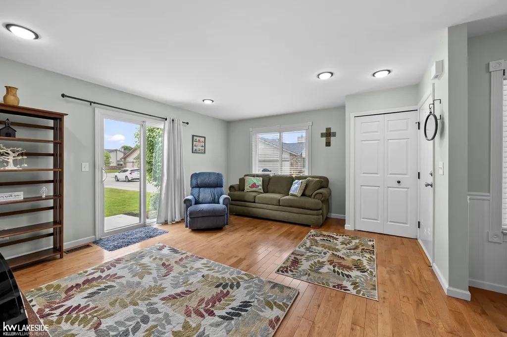 38924 E Windmill Pointe Drive Clinton Charter Township MI 48038