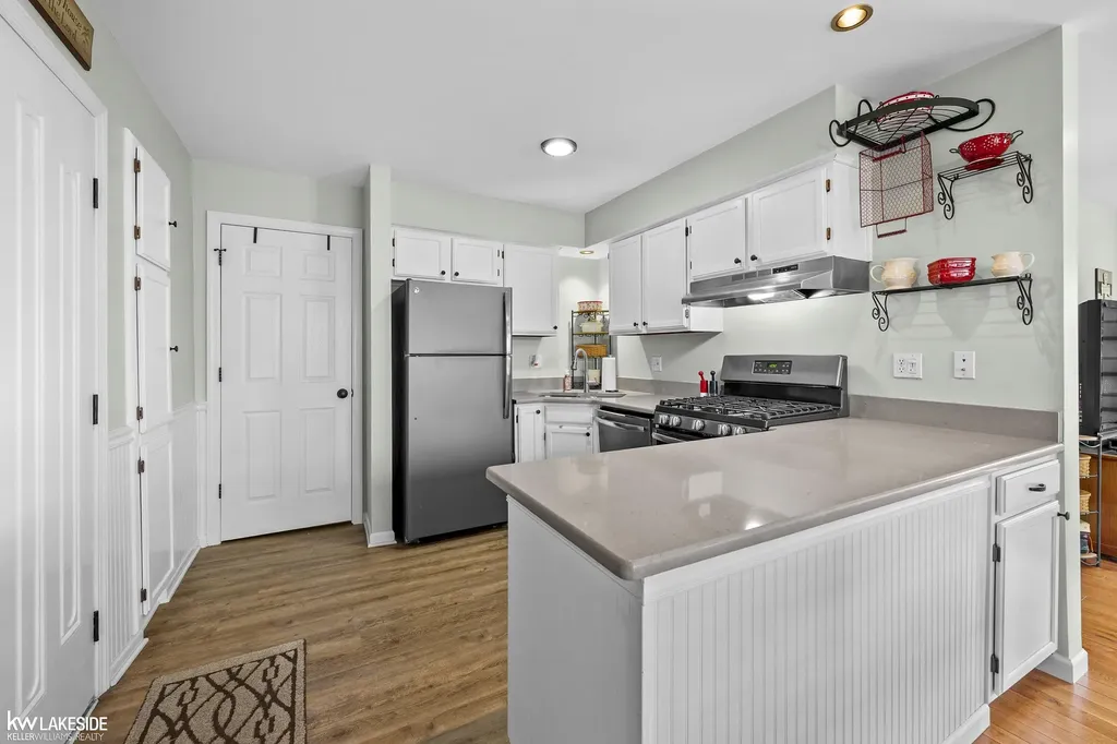 38924 E Windmill Pointe Drive Clinton Charter Township MI 48038