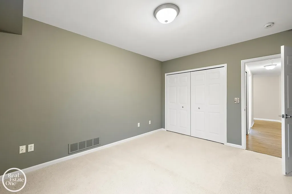 2118 Country Club Drive St. Clair Shores City MI 48082