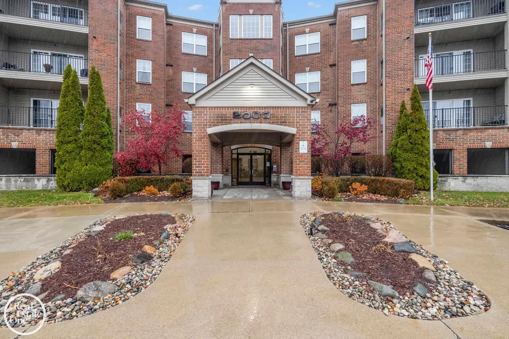 2118 Country Club Drive St. Clair Shores City MI 48082