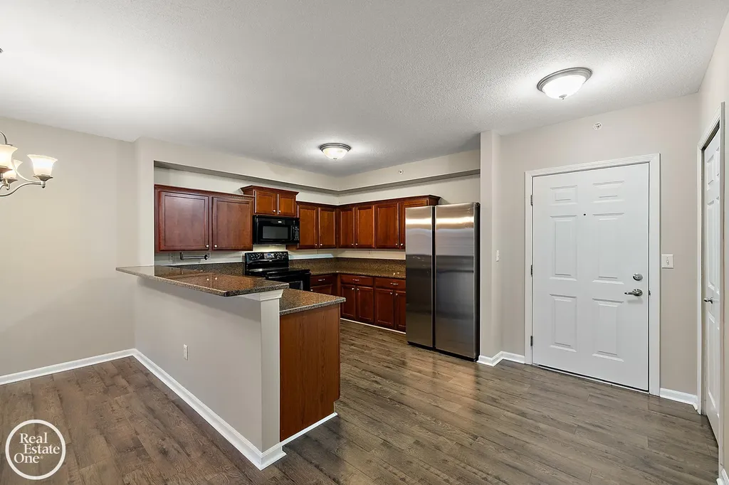 2118 Country Club Drive St. Clair Shores City MI 48082
