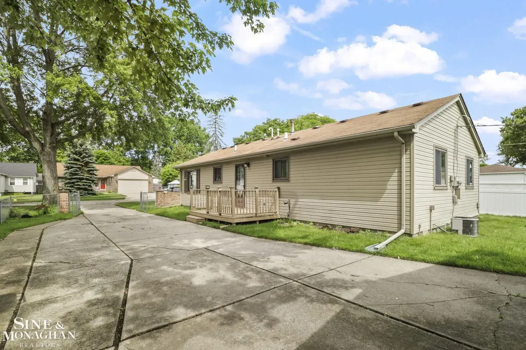30022 5th Street St. Clair Shores City MI 48082