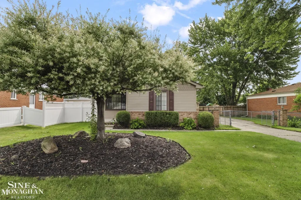 30022 5th Street St. Clair Shores City MI 48082