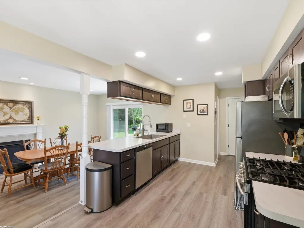 3830 Bristol Drive Troy City MI 48083
