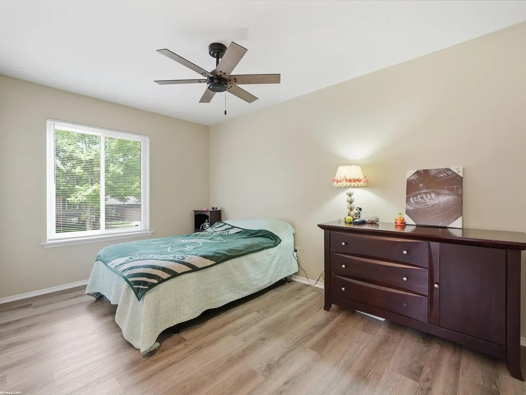 3830 Bristol Drive Troy City MI 48083