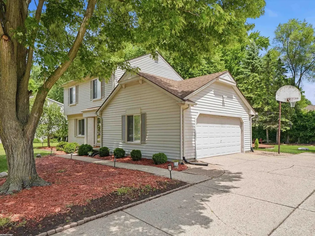 3830 Bristol Drive Troy City MI 48083
