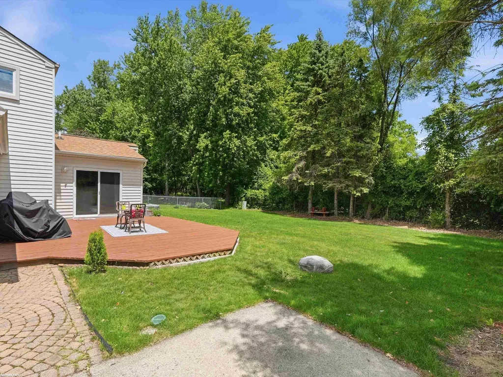 3830 Bristol Drive Troy City MI 48083