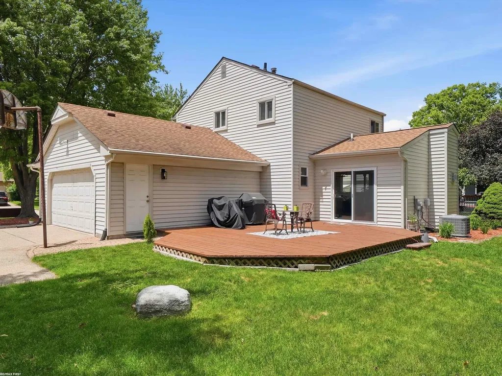 3830 Bristol Drive Troy City MI 48083