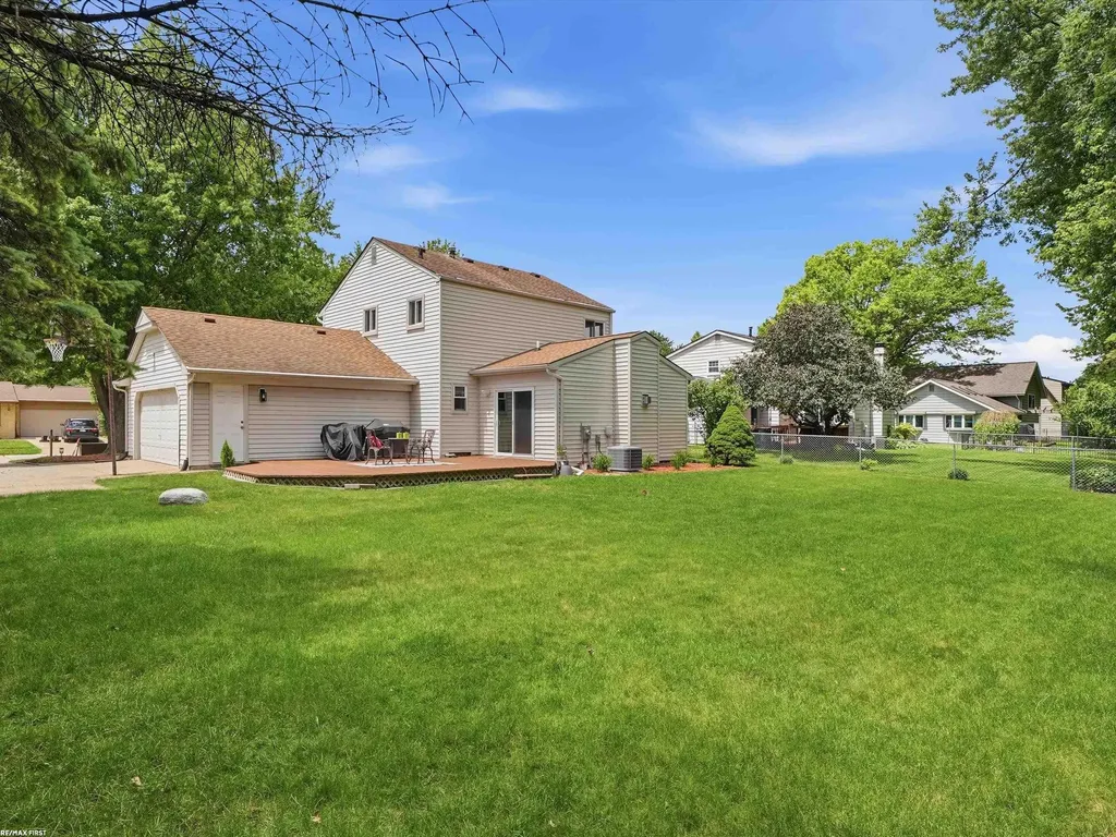 3830 Bristol Drive Troy City MI 48083