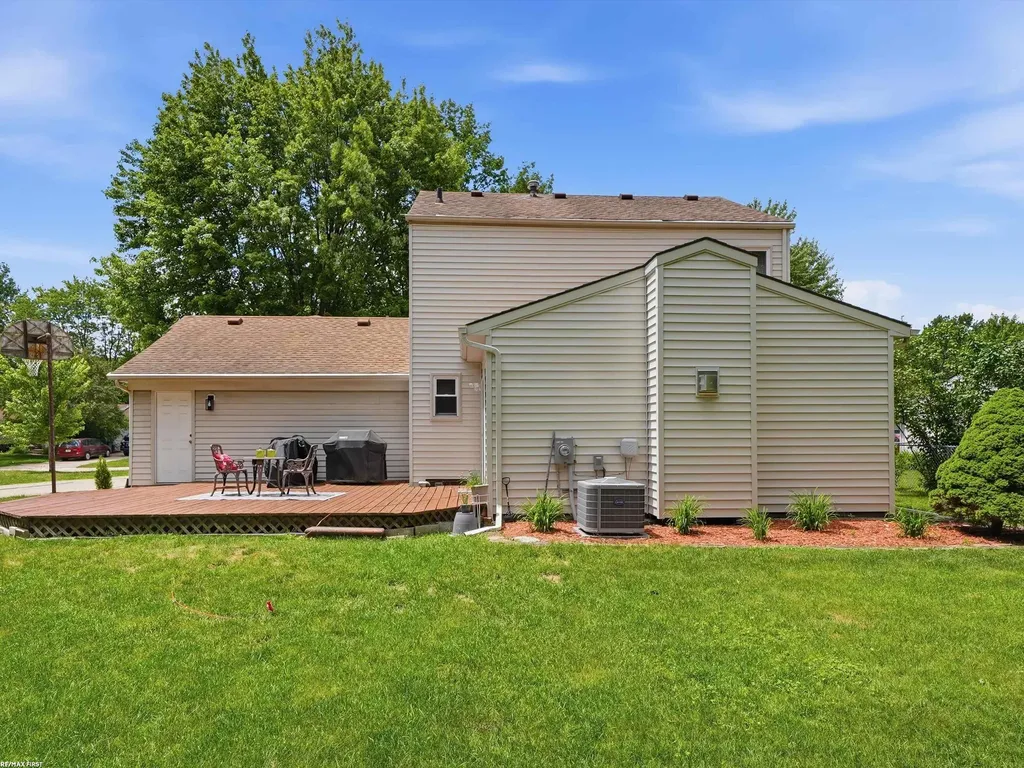 3830 Bristol Drive Troy City MI 48083