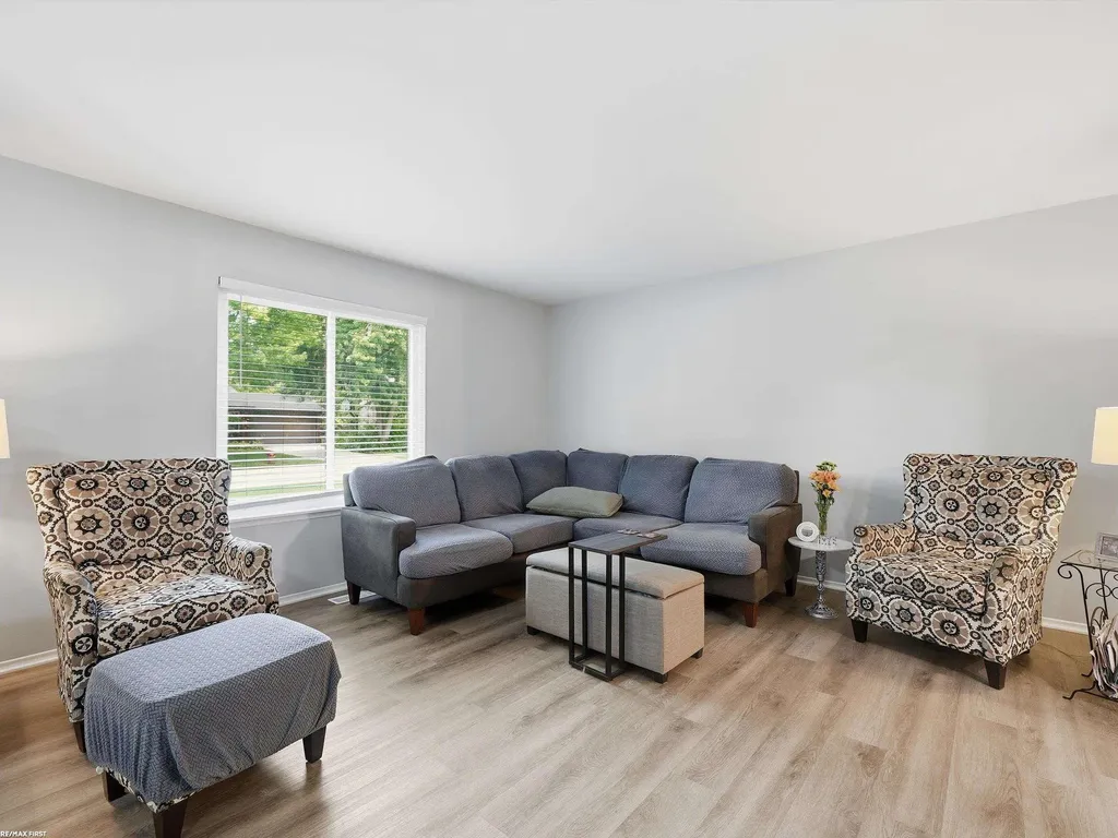 3830 Bristol Drive Troy City MI 48083