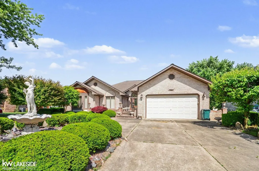 3940 Wayfarer Drive Troy City MI 48083