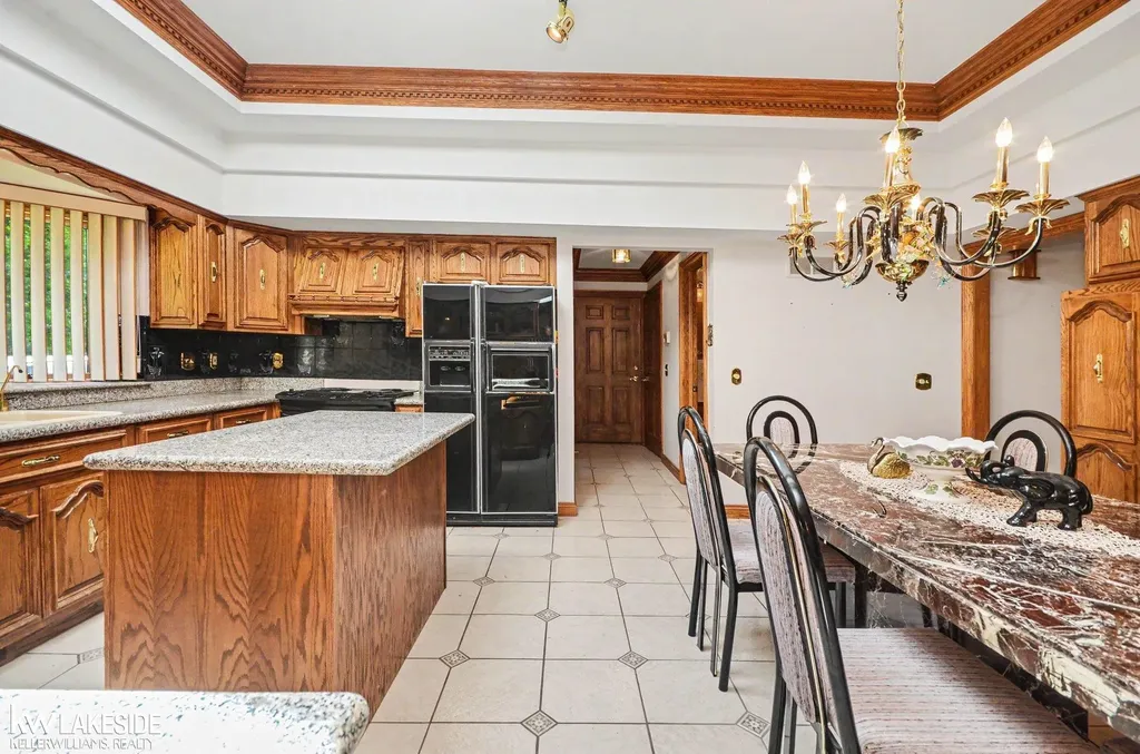 3940 Wayfarer Drive Troy City MI 48083
