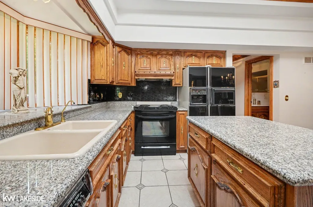 3940 Wayfarer Drive Troy City MI 48083