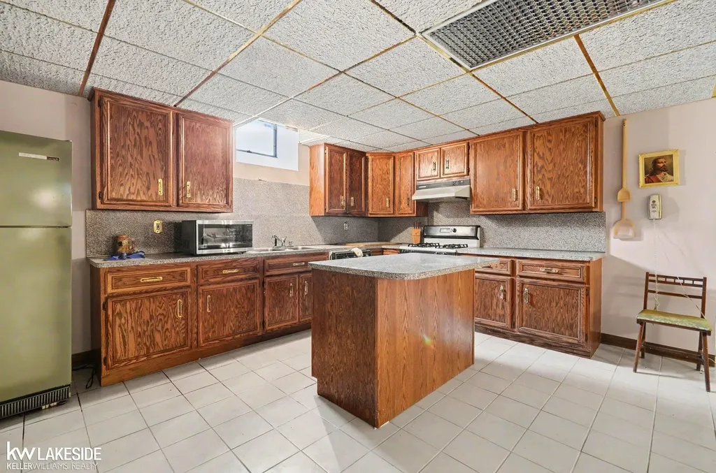 3940 Wayfarer Drive Troy City MI 48083