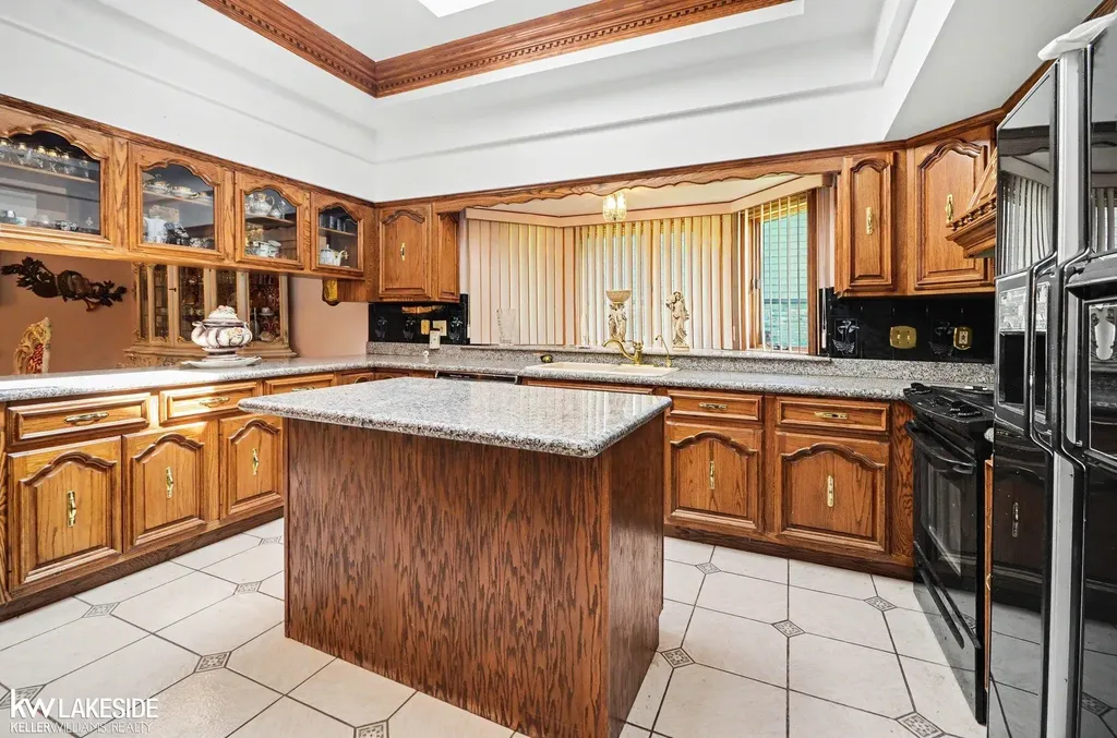 3940 Wayfarer Drive Troy City MI 48083
