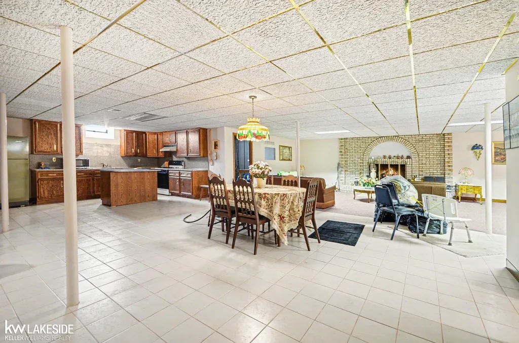 3940 Wayfarer Drive Troy City MI 48083