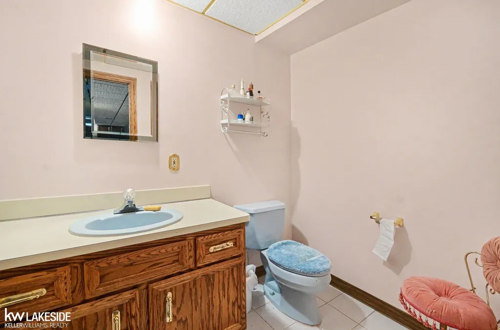 3940 Wayfarer Drive Troy City MI 48083