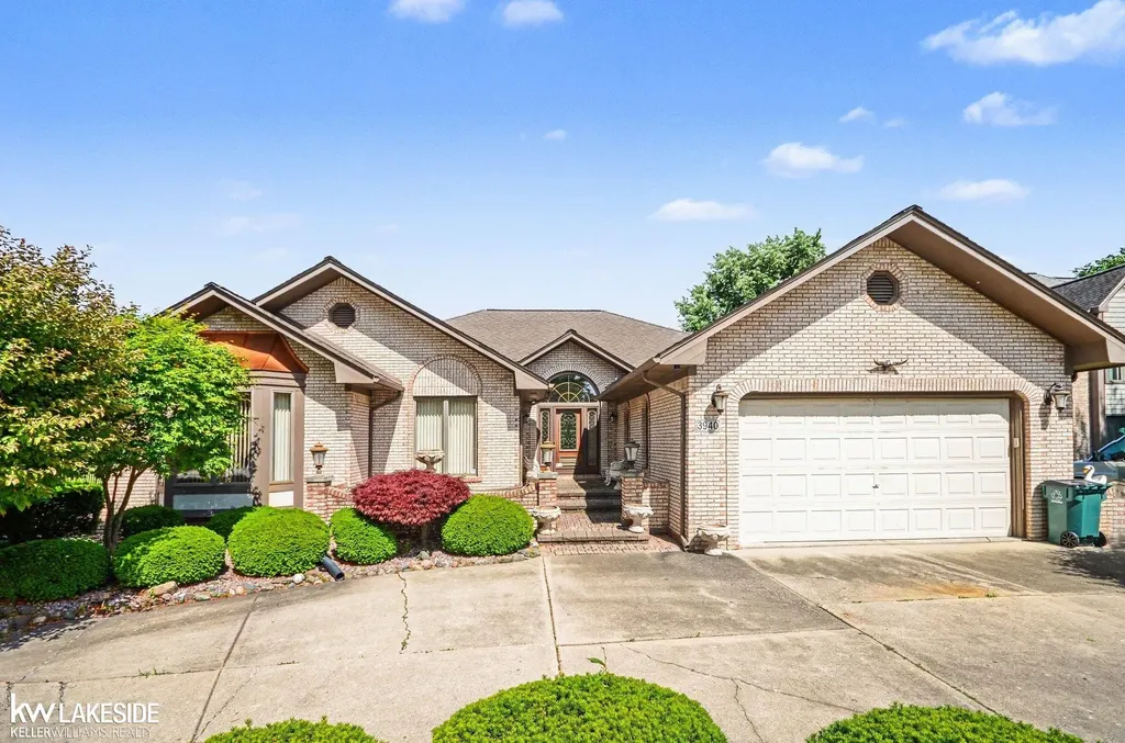 3940 Wayfarer Drive Troy City MI 48083